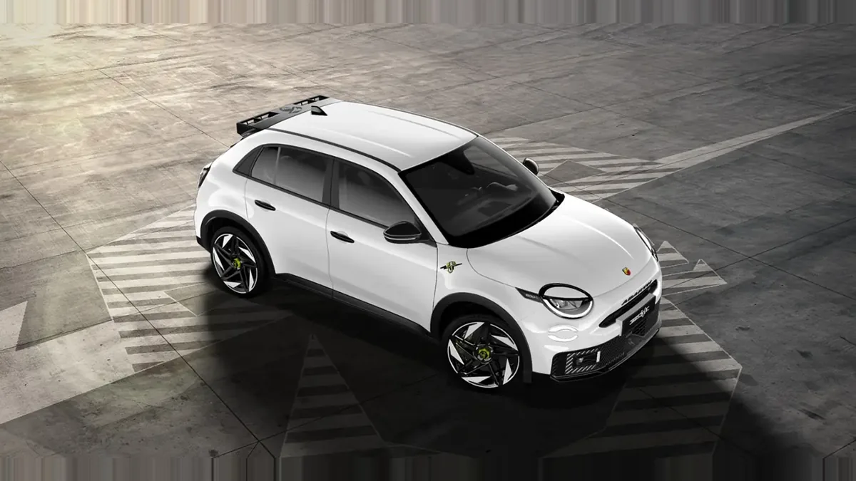Abarth 600e Turismo en renting en Zaragoza — Trasera