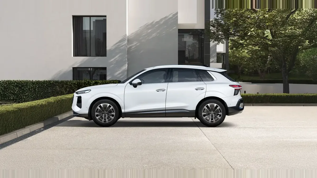 Audi Q3 Advanced TFSI 110kW S Tronic en renting en Zaragoza — Delantera
