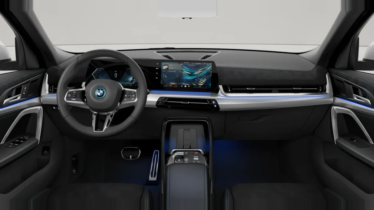 BMW ix2 eDrive20 en renting en Zaragoza — Interior