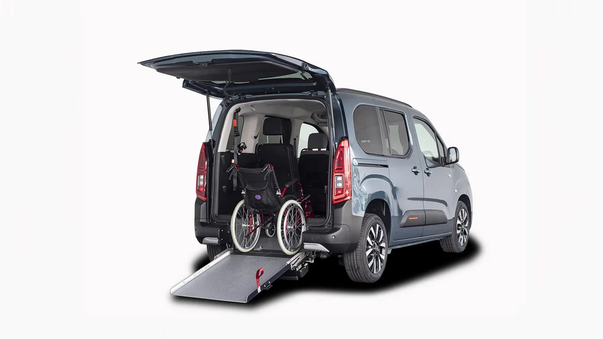 Citroën Berlingo Talla M BlueHDi 100 YOU L1 N1 Adaptado en renting en Zaragoza — Trasera