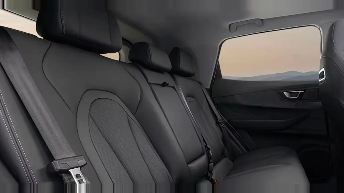 Ebro s400 1.5 DHE HEV Excellent CVT GRY en renting en Zaragoza — vista 8