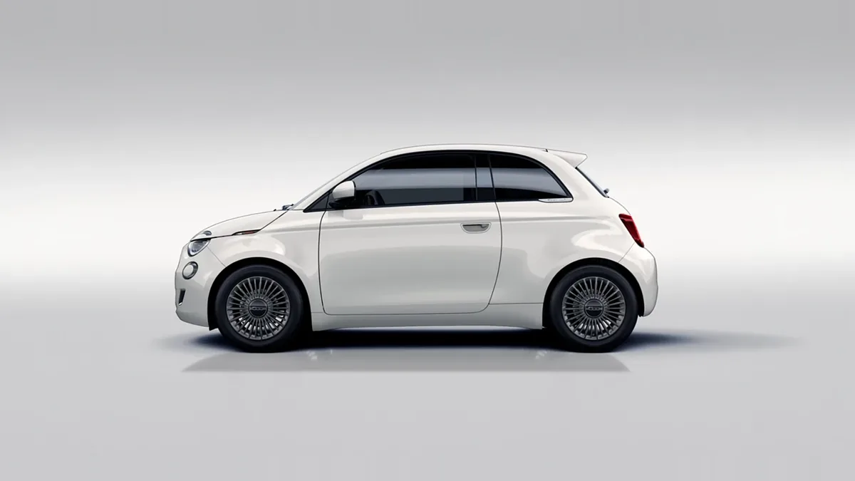 Fiat 500 TORINO 1.0 HYBRID 48KW 65CV (MANUAL) en renting en Zaragoza — Trasera