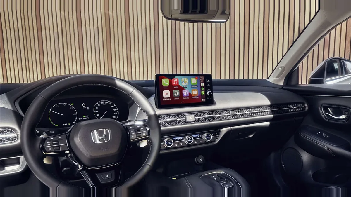 Honda ZR-V 2.0 i-MMD Sport 184CV MA en renting en Zaragoza — Interior