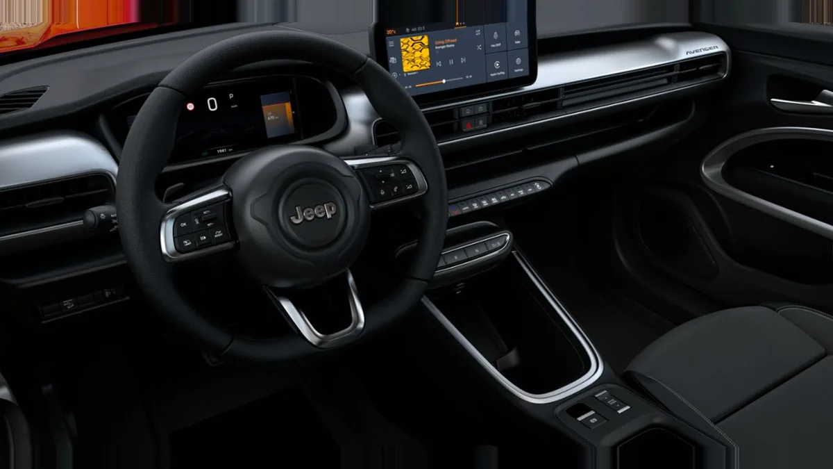 Jeep AVENGER E-HYBRID ALTITUDE en renting en Zaragoza — vista 7