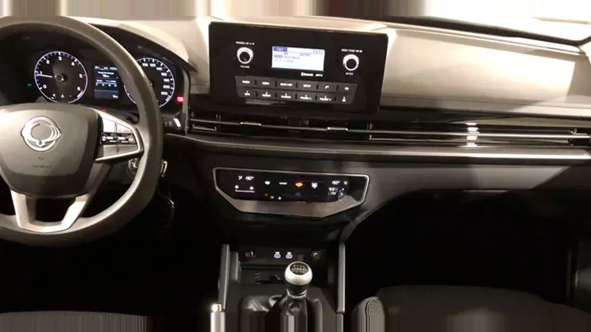 KGM Musso Sports D22 DTR Pro en renting en Zaragoza — Delantera