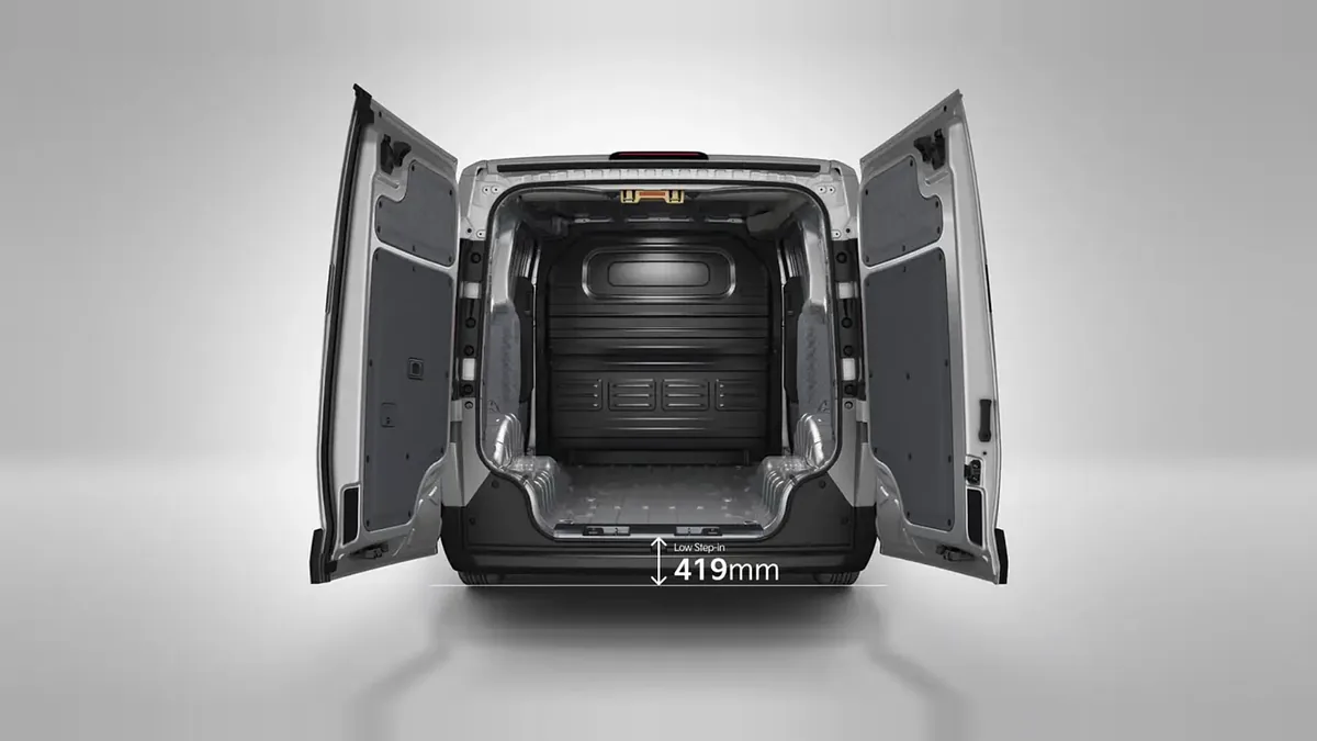 Kia PV5 Cargo L2H1 Long Range Plus en renting en Zaragoza — Interior