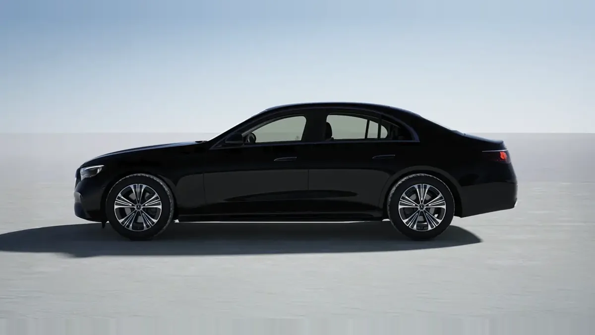 Mercedes-Benz Clase E 200 en renting en Zaragoza — Trasera
