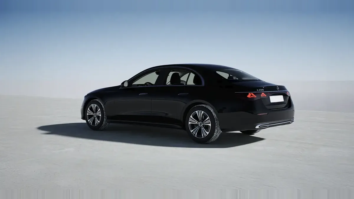 Mercedes-Benz Clase E 200 en renting en Zaragoza — Delantera