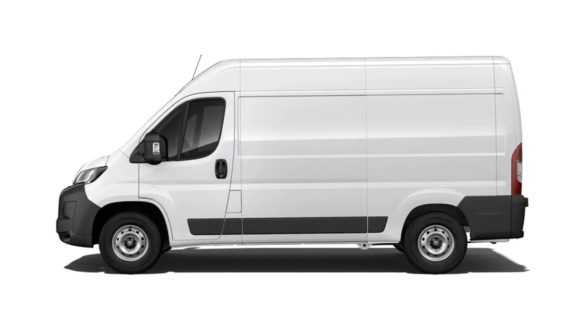 Peugeot Boxer 3.5 L2H2 BHDi S&S 6vel en renting en Zaragoza — Trasera