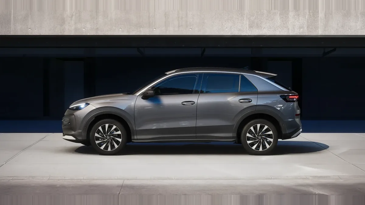 Volkswagen T-ROC Más 1.5 eTSI 110kW (150CV) DSG CW en renting en Zaragoza — Trasera