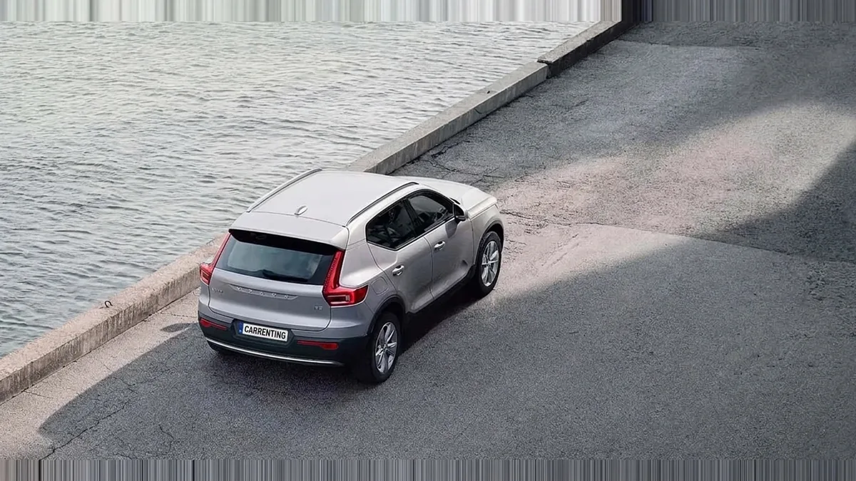 Volvo XC40 2.0 B3 G Core Auto en renting en Zaragoza — Trasera